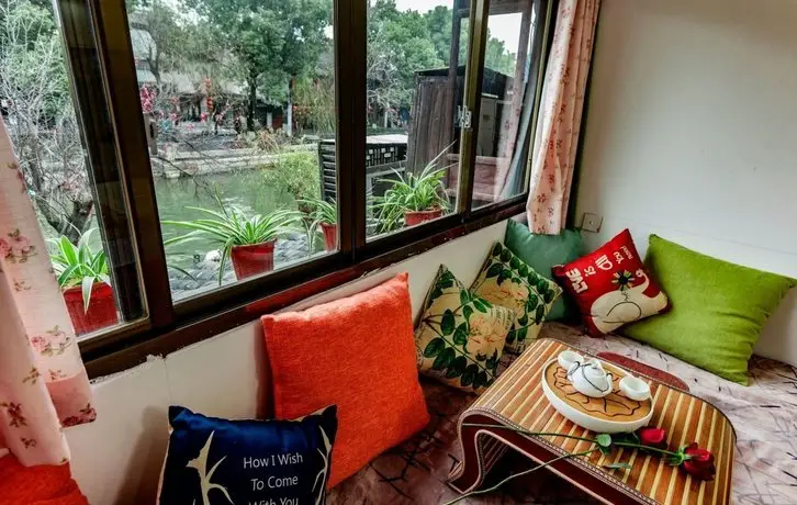 Xitang Moon Courtyard Guest House 