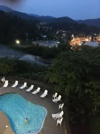 Gatlinburg Chateau Condo 304 