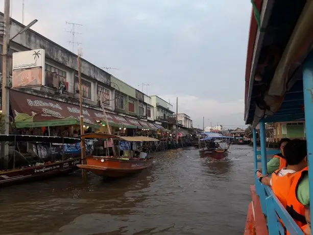 Phenwaree Amphawa