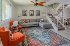 Spacious 4BR Townhouse by WanderJaunt 