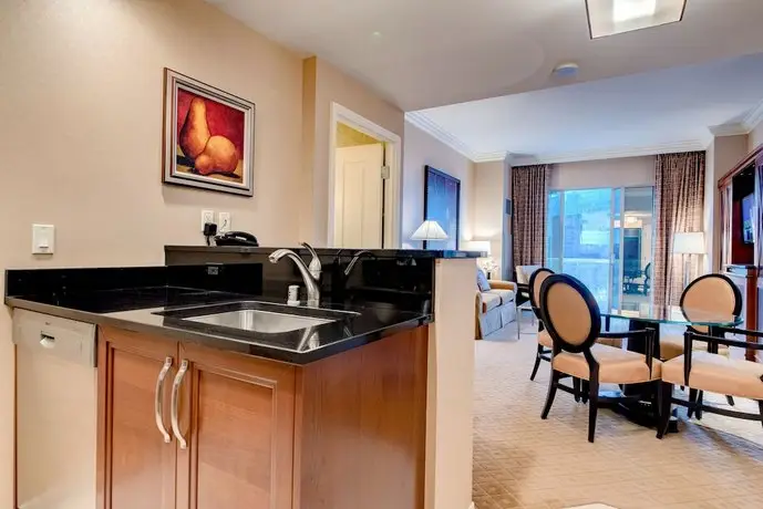 StripViewSuites at Signature 