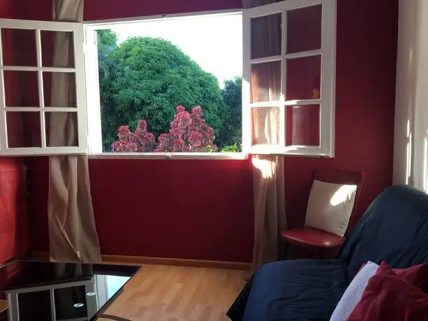 Homestay - Pretty garden view room 