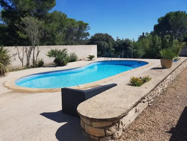 Appartement a Nimes en pleine nature avec Piscine 