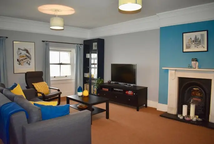 2 Bedroom Brighton Apartment With Sea Views