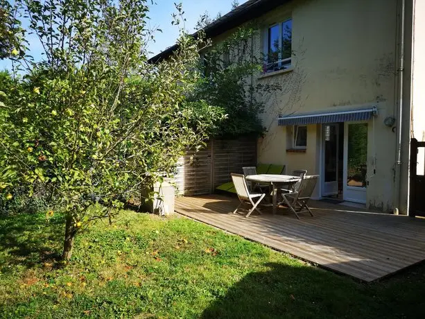 Studio avec terrasse et jardin