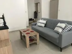 Bright 2 Bedroom Apartment - Free Wifi 