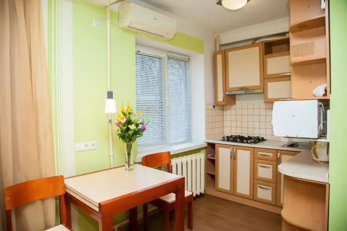 Semi-luxury Apartment on Nezalezhnoi Ukrainy 65-B