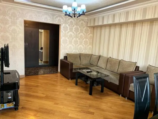 Home Elite Yerevan - Downtown sunny and beautiful apartment