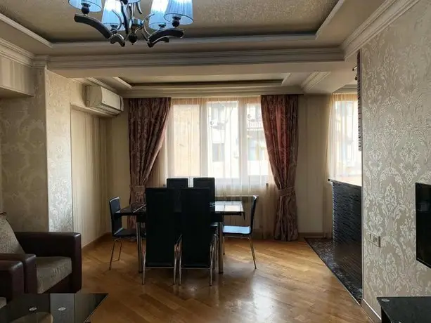 Home Elite Yerevan - Downtown sunny and beautiful apartment