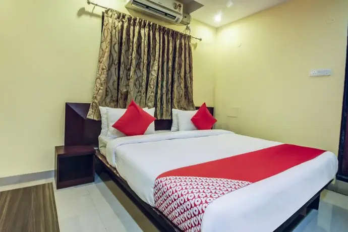 OYO 28047 Hotel Galaxy Residency