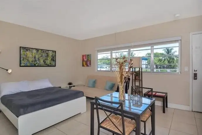 Gorgeous River-view Apartment Hallandale Beach 