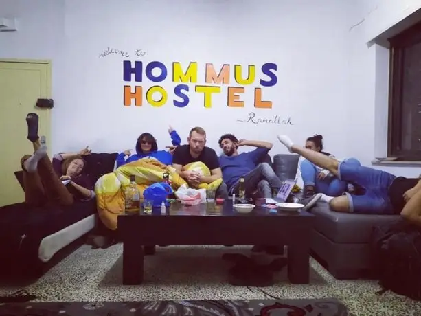 Hommus Hostel 