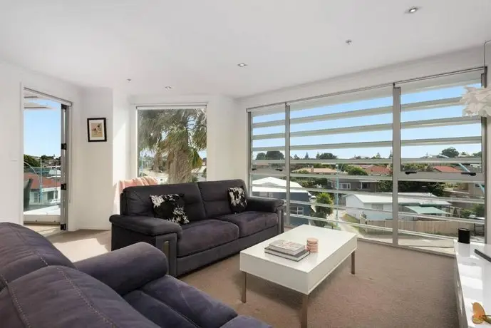 Open and light apartment Downtown Mount Maunganui