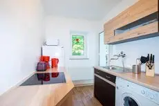 Comfortable Large Center Apartment 