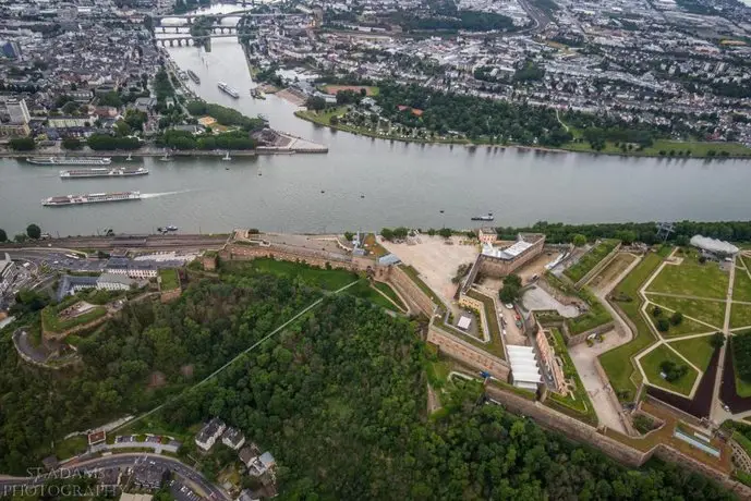 Villa am Moselufer im Kurort Koblenz-Guels