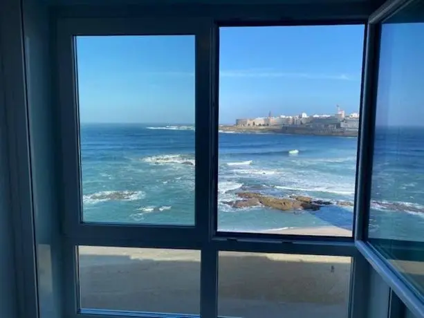 Piso De 3 Habitaciones En Primera Linea De La Playa De Riazor