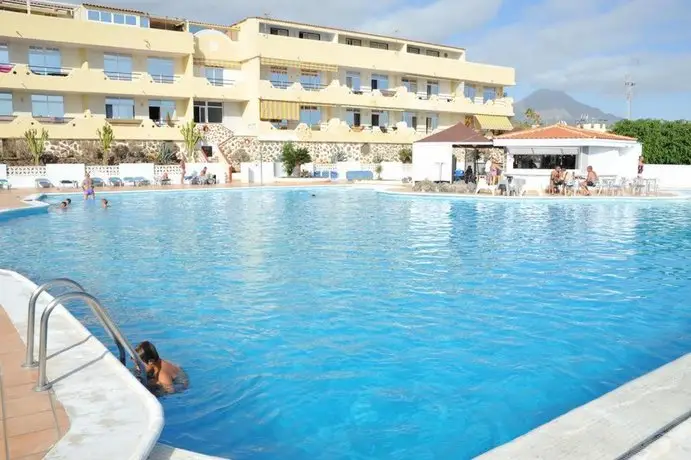 Piscina y Playa es Marina Palace