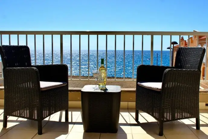 Sunny Ocean View Apartment
