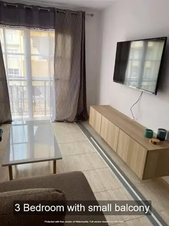 Two properties Desirable Rooftop Terrace in 2 Bedroom apartment with WiFi OR 3 Bedroom one floor Stu 