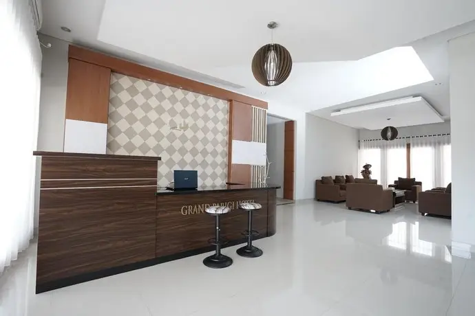 Capital O 1974 Grand Parigi Hotel 