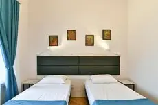UPstairs Apart - Hostel 