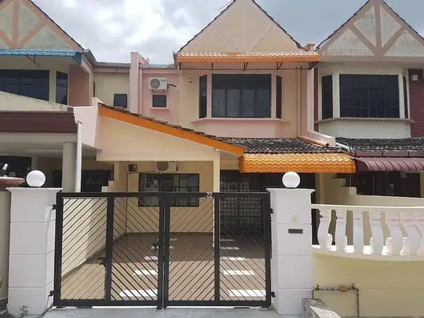 Lovy Johor Bahru Homestay with WiFi 5min to Petrol and Shopping Mall 