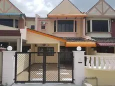 Lovy Johor Bahru Homestay with WiFi 5min to Petrol and Shopping Mall 