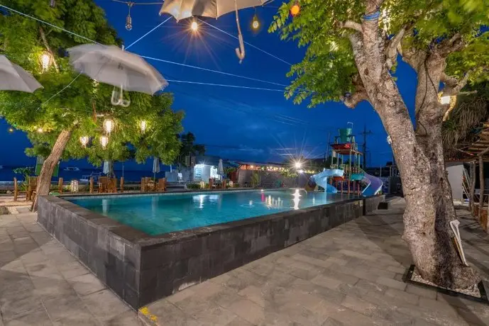 Nusa Indah Onai Hotel Swimming pool