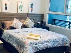 Cozy Studio Suite with Seaview near Queensbay Mall room