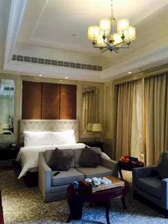 Jiyuzhou Hotel room