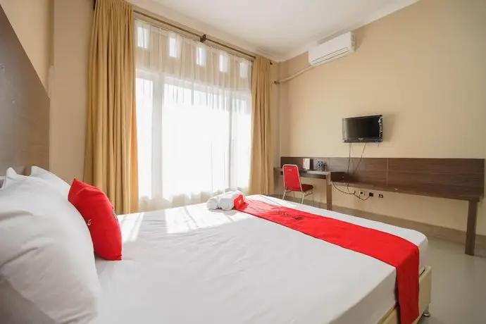 RedDoorz @ Hotel Putri Gading Bengkulu room