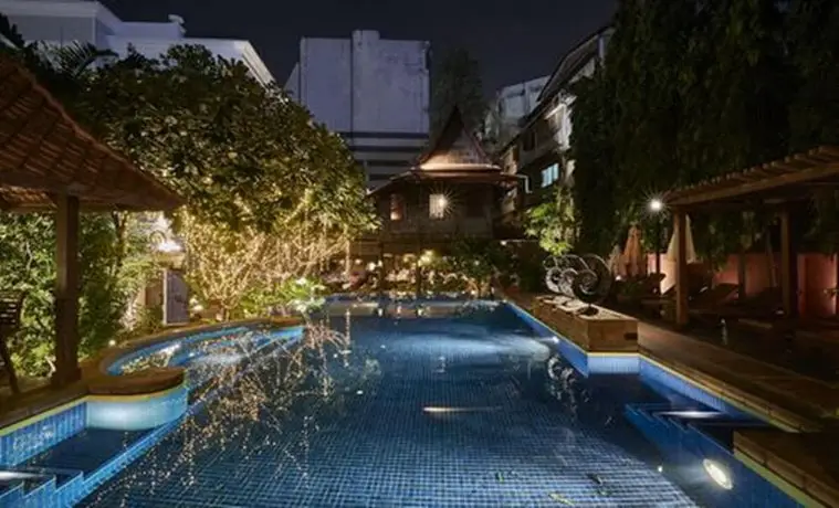 The Rose Residence Bangkok Swimming pool