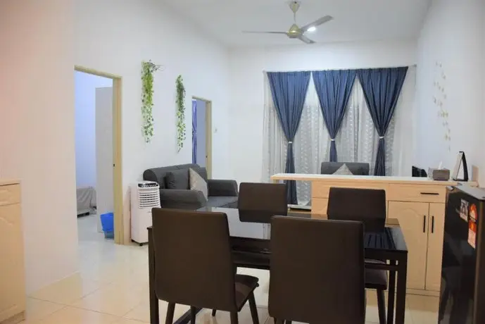 Rayyan's Place 3-Bedroom Seaview Apartment 