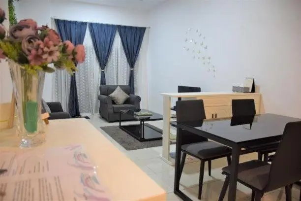 Rayyan's Place 3-Bedroom Seaview Apartment Conference hall