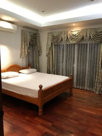 House with swimming pool Pattaya room