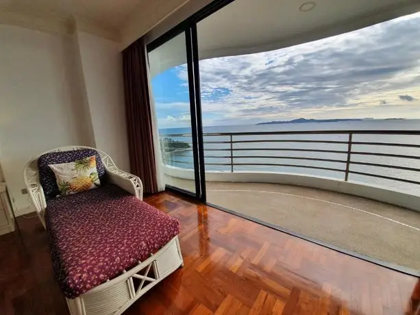 Spacious Room with Ocean & City View room