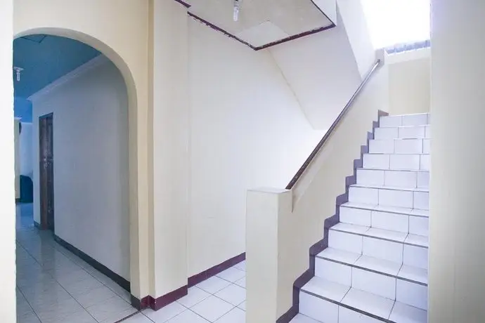 RedDoorz plus near Pelabuhan Bitung 