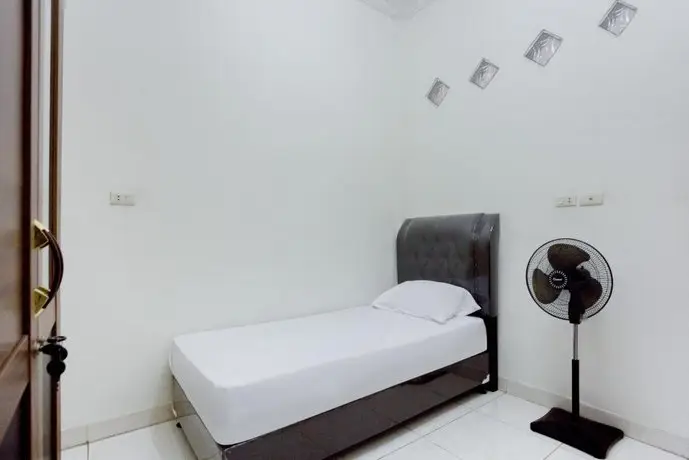 OYO Life 2785 Kost Putra Haqiqin 