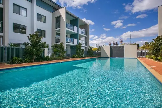 Samphire Perth Swimming pool