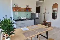 Golden King Luxury Apartment - Near SECC 