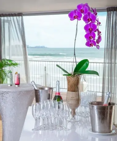 Lagoon Beach Hotel Apartments Bar / Restaurant