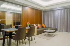 Luxurious & Spacious 2BR Apartment at One East Residences By Travelio Conference hall