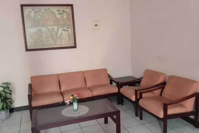 OYO 1751 Hotel Trihadhi 