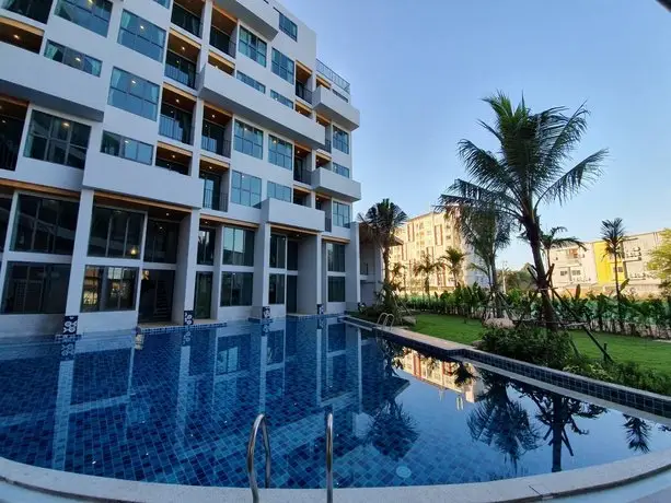 Atom Phuket Hotel Swimming pool