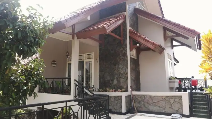 Villa Puri Gunung Geulis