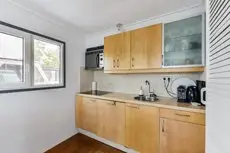 Bright and Comfortable Houseboat 