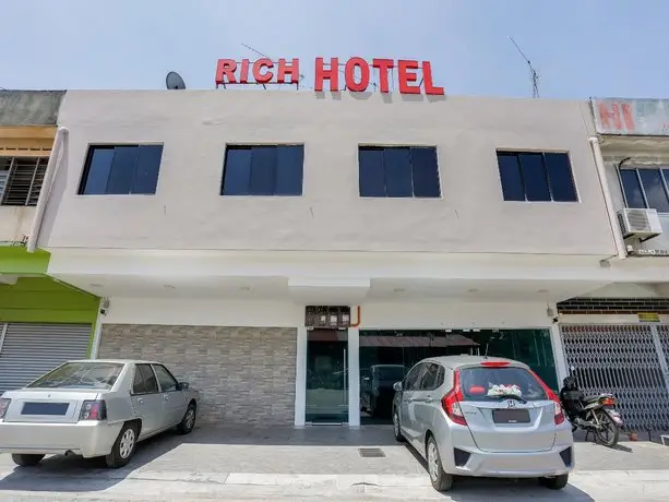 OYO 89495 Rich Hotel 