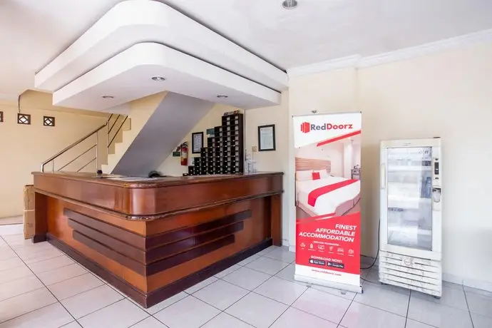 RedDoorz near XT Square 2 