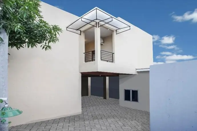 OYO 1241 Eirini Family Residence 