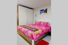 Romantic Comfy Apartment near Simpang Lima 